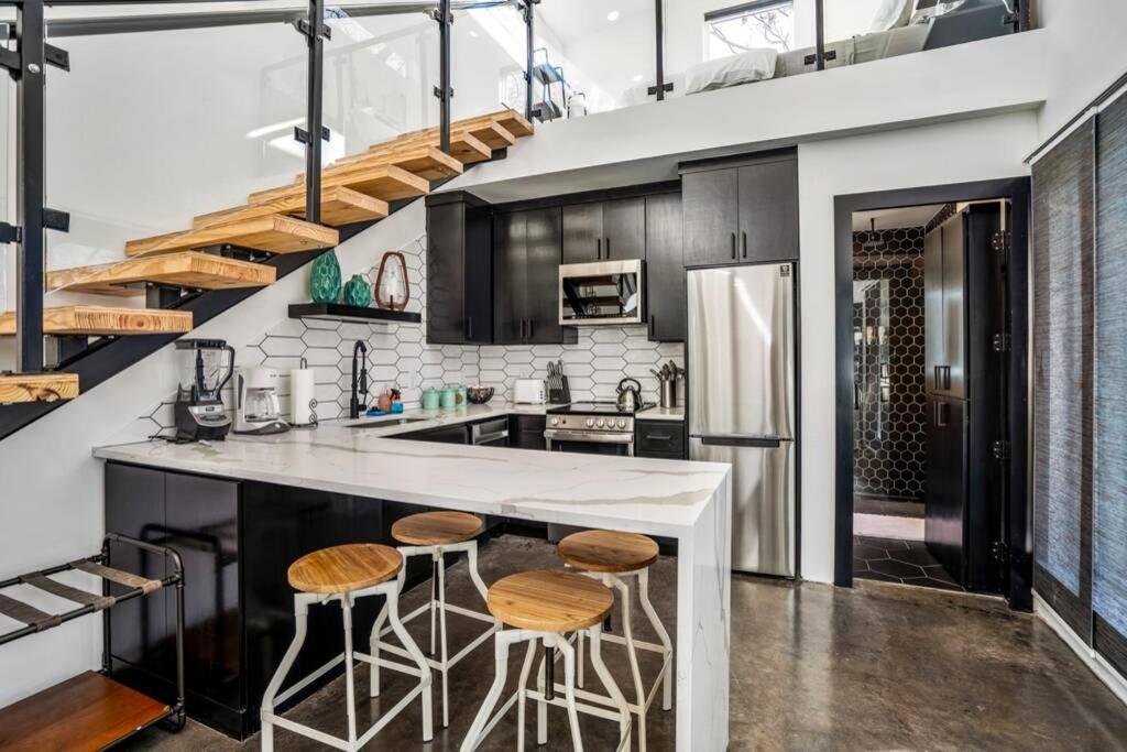 Quantum Tiny Loft At East End Revitalized Houston Bagian luar foto