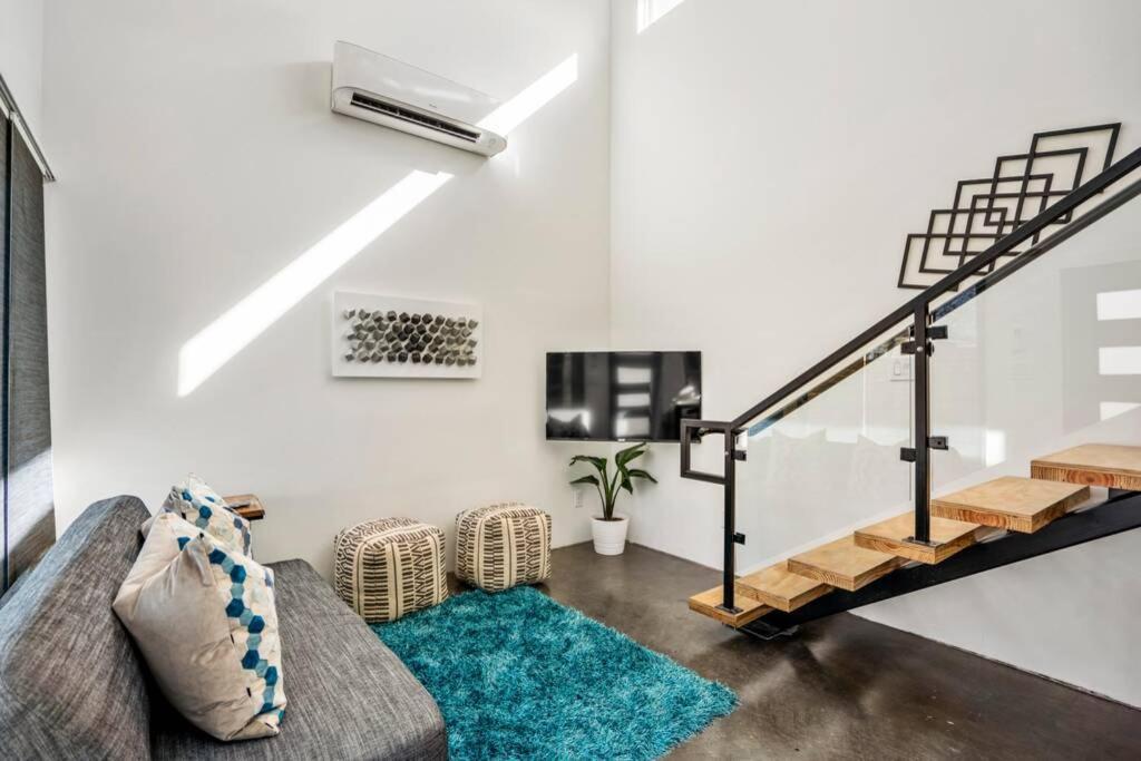 Quantum Tiny Loft At East End Revitalized Houston Bagian luar foto