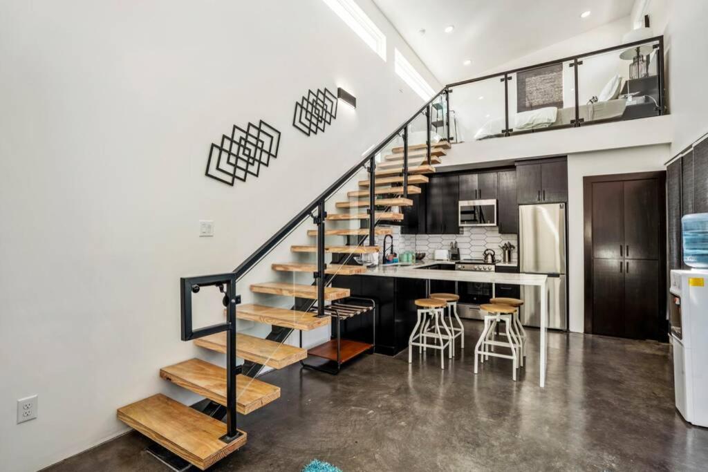 Quantum Tiny Loft At East End Revitalized Houston Bagian luar foto