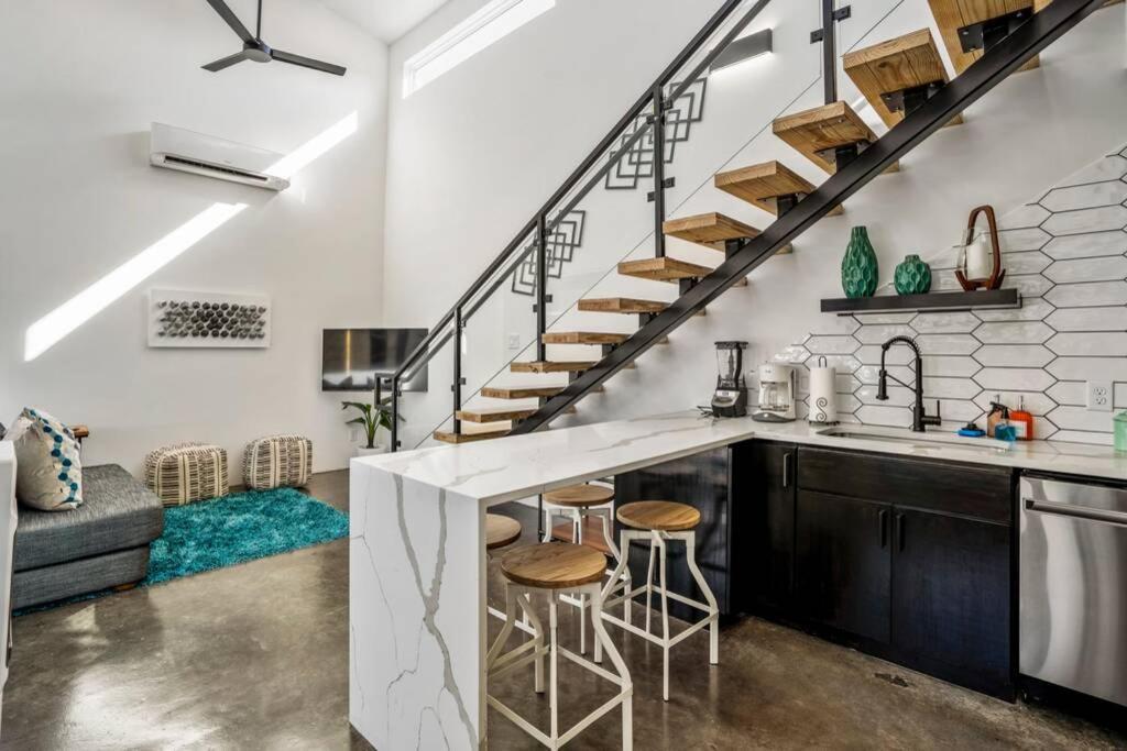 Quantum Tiny Loft At East End Revitalized Houston Bagian luar foto