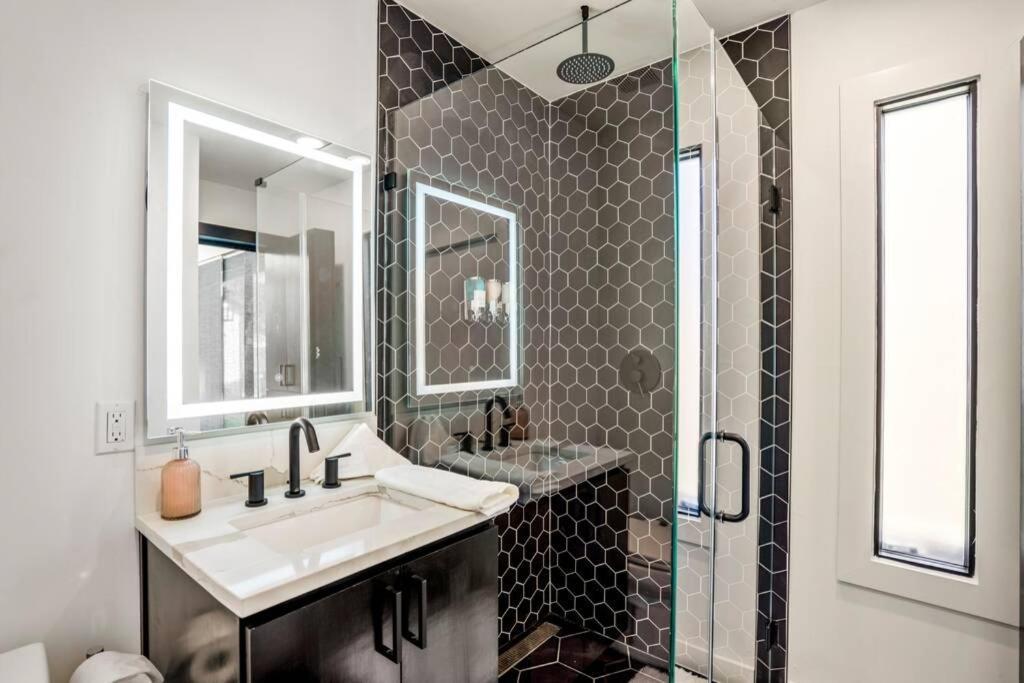 Quantum Tiny Loft At East End Revitalized Houston Bagian luar foto