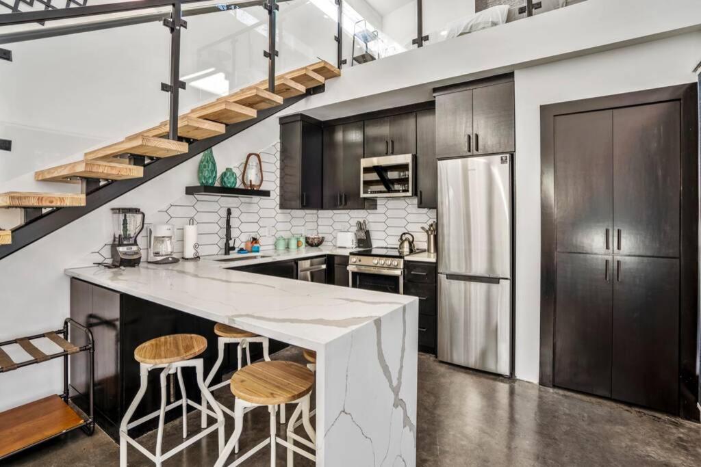 Quantum Tiny Loft At East End Revitalized Houston Bagian luar foto